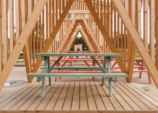 Odpočinkové zóny s piknik sety #architektura #urbanismus